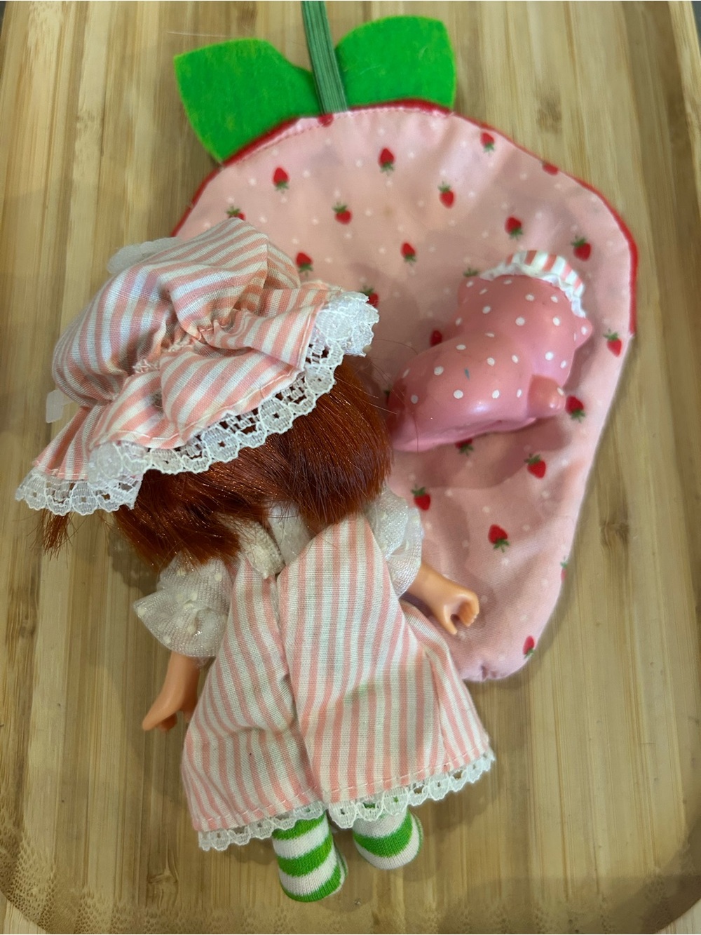 Strawberry Shortcake *VINTAGE* sweet sleeper doll with cat and strawberry bag - Picture 2 of 7